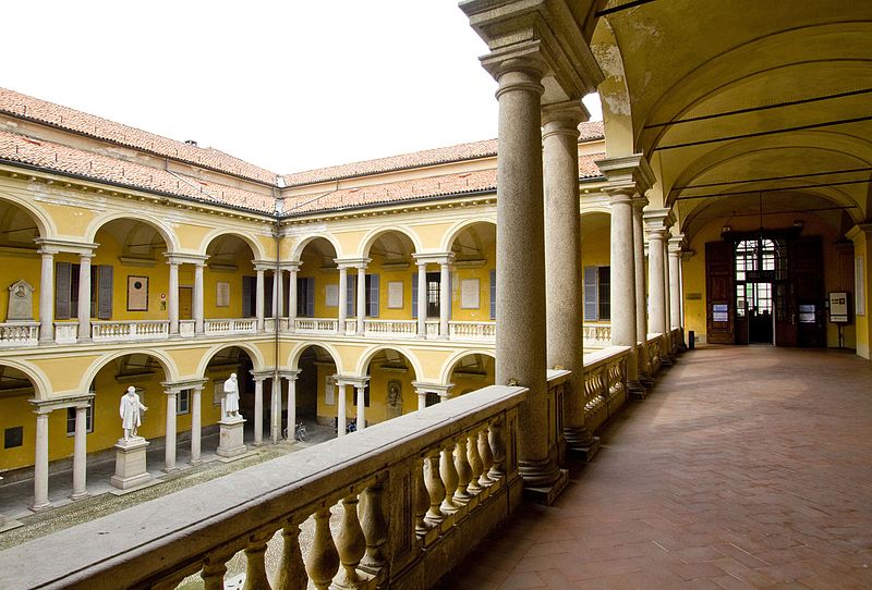 Cortile_delle_statue_Università_di_Pavia